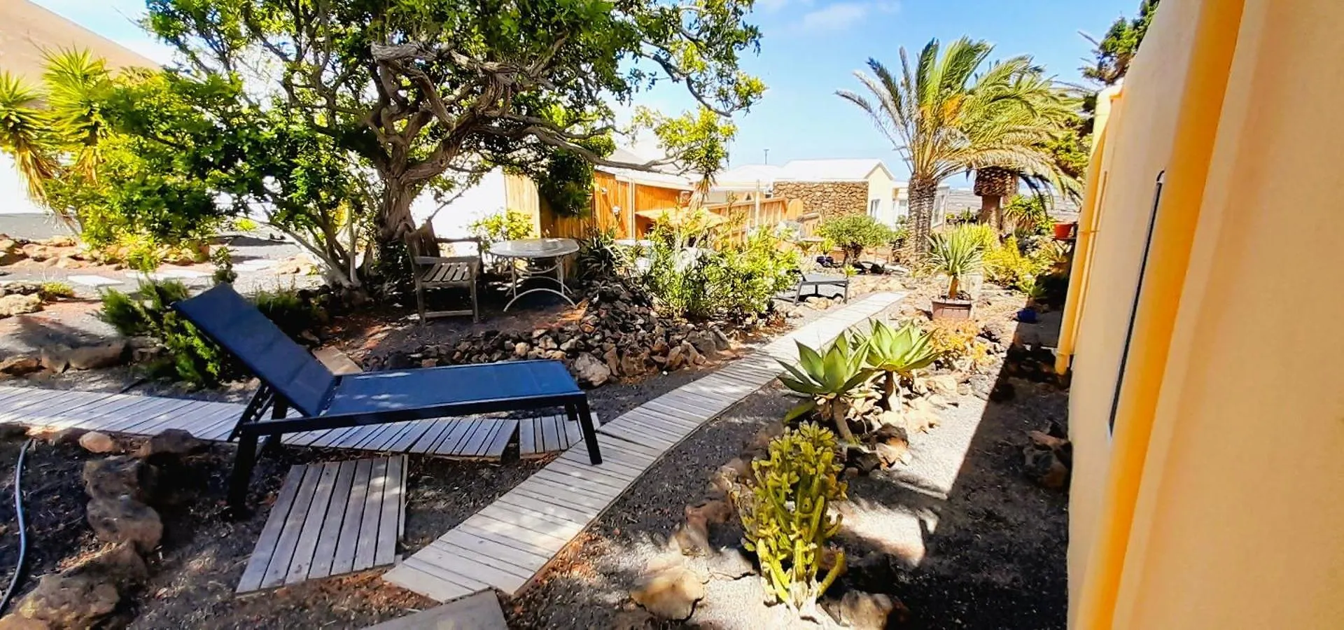 شقة Tiny House Madora - Sea View - Amazing Garden - Quiet Location - Bodegas & Hiking Trails Nearby La Asomada